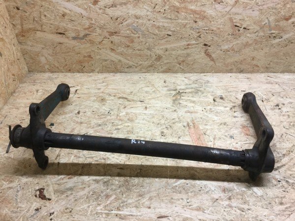 Hanomag R24 Welle und Hubarme hinten