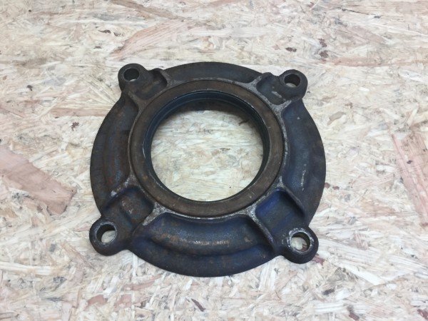 Allgaier A12 Simmerringdeckel Radnabe