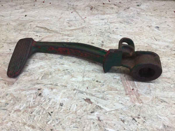 Allgaier A12 Fußbremspedal AP1707119D